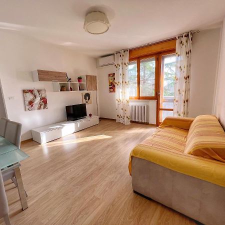 Lovely Apartment A Due Passi Dal Mare Rimini Ngoại thất bức ảnh