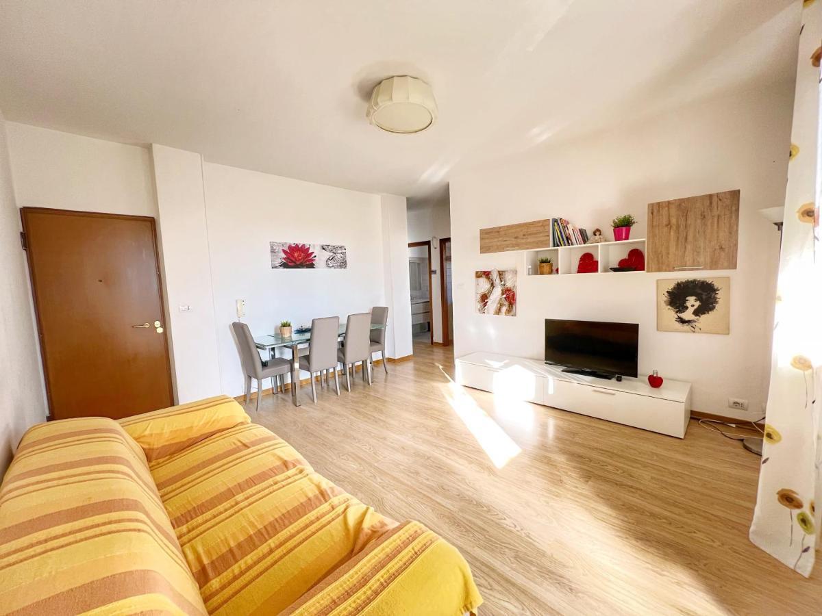 Lovely Apartment A Due Passi Dal Mare Rimini Ngoại thất bức ảnh