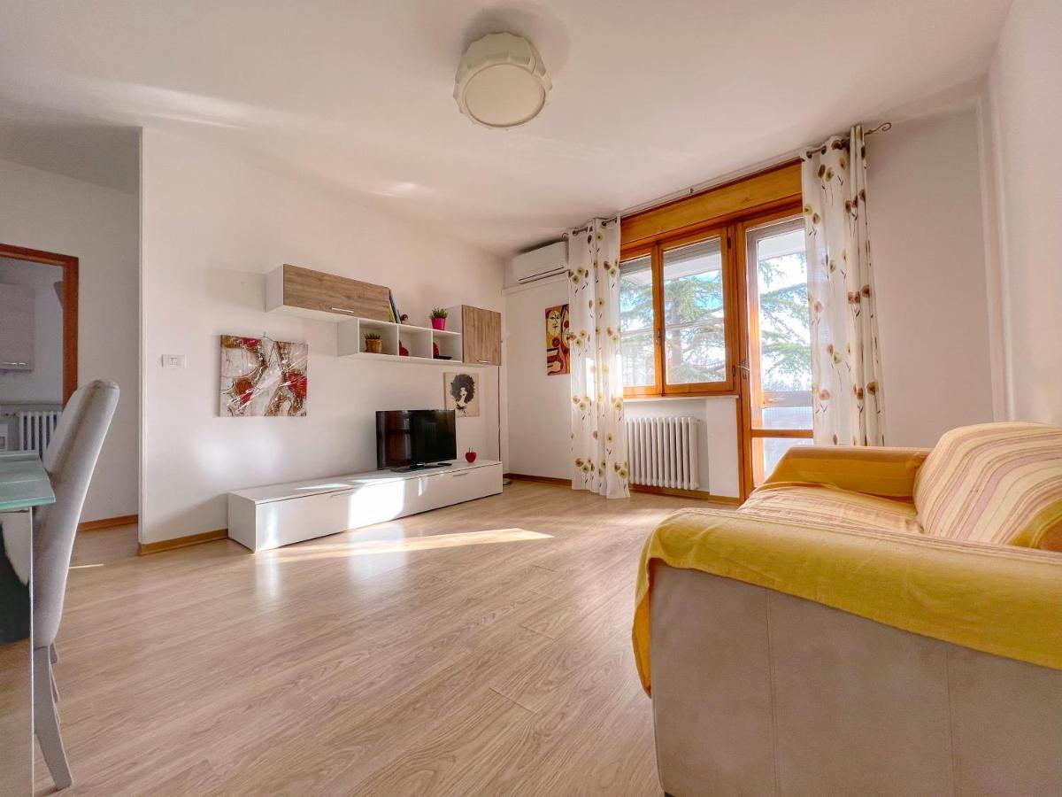 Lovely Apartment A Due Passi Dal Mare Rimini Ngoại thất bức ảnh