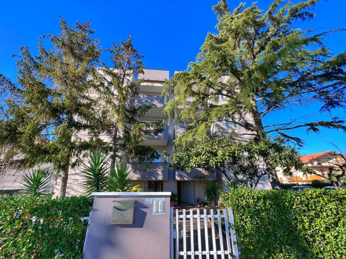 Lovely Apartment A Due Passi Dal Mare Rimini Ngoại thất bức ảnh